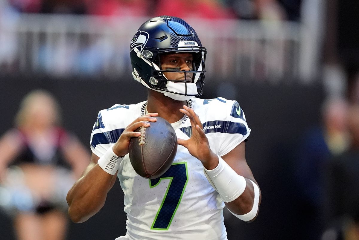 Smith Throws 2 TD Passes, Seahawks Defense Dominates In A 34-14 Win ...