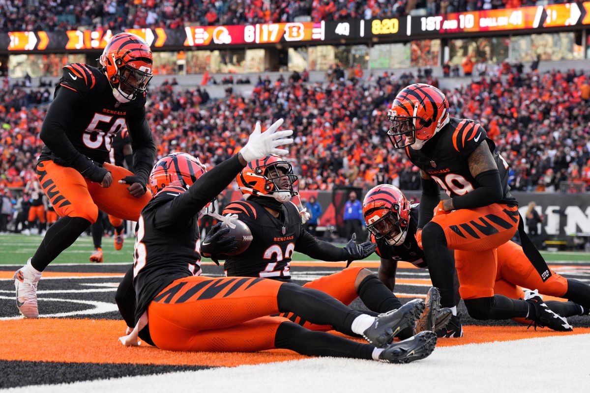 Burrow Throws 3 TD Passes And Bengals Keep Playoff Hopes Alive With 24 ...