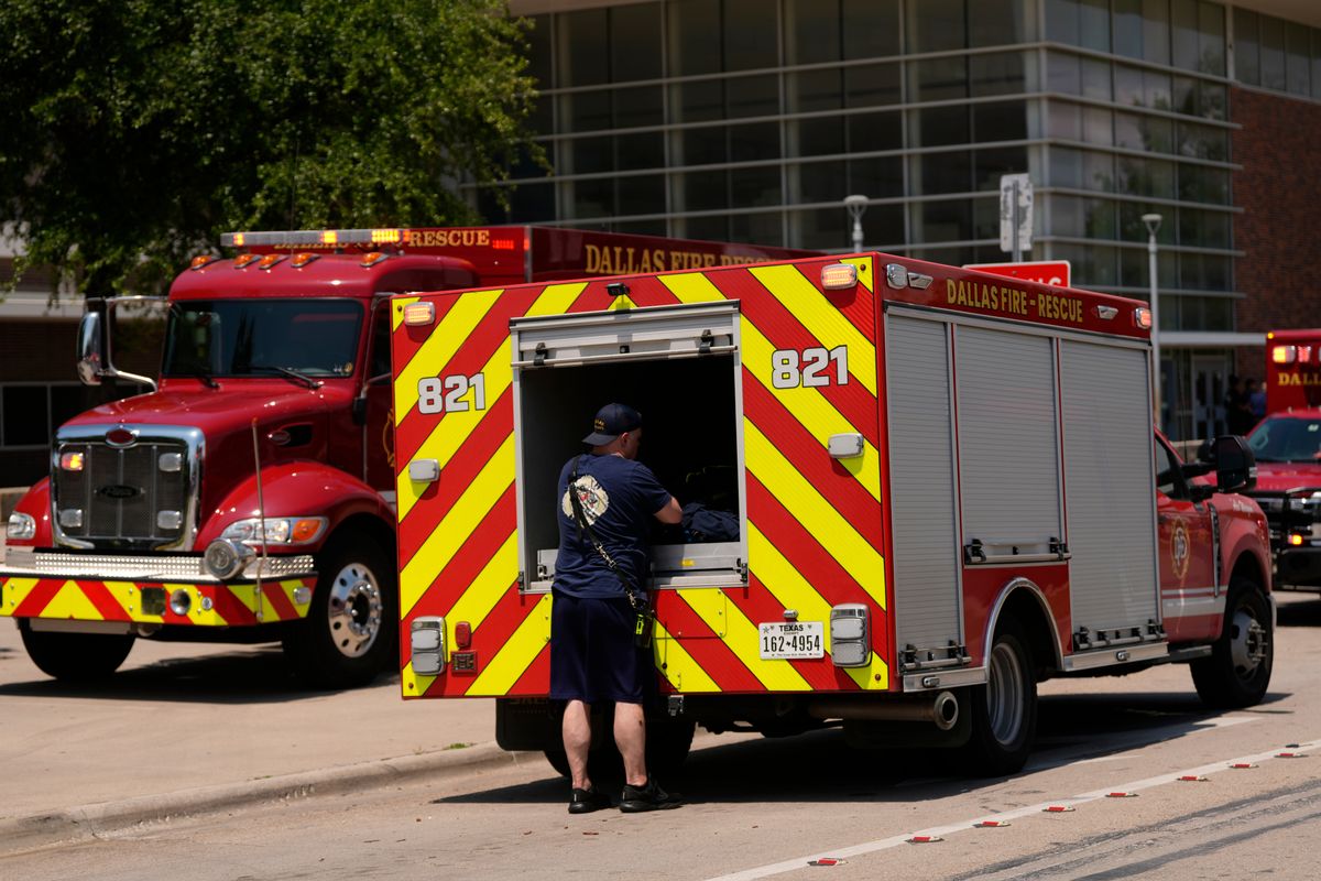 A large fire has erupted at an apartment complex in Dallas ...
