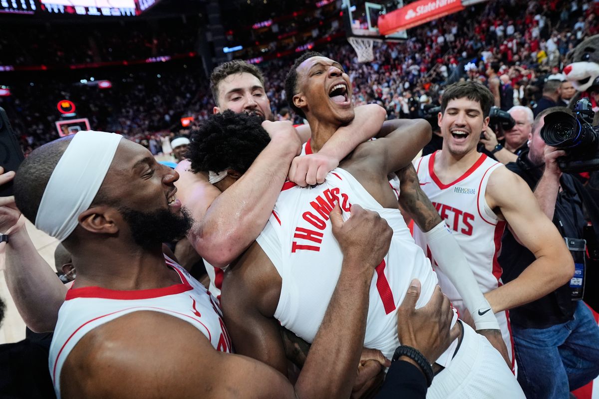 Durant passes Jordan, then Thompson tips in the winner in Rockets’ 123 ...