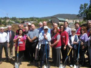 Lowe’s Celebrates Construction