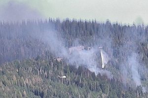 AIrcraft working the Dodge Fire burning near Pinecrest Lake in the Stanislaus National Forest