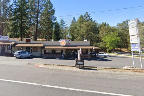 Murphys Hwy 4 Diner parking lot in Murphys