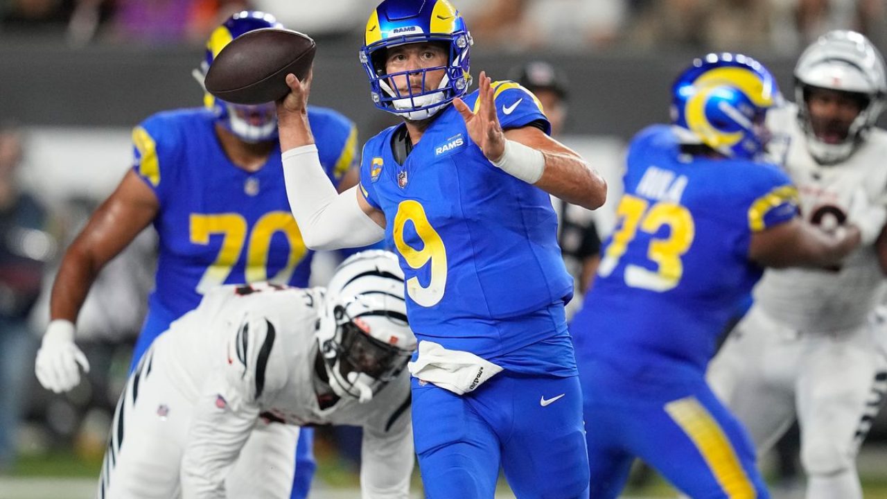 Aaron Donald Shows Off His Super Bowl Ring