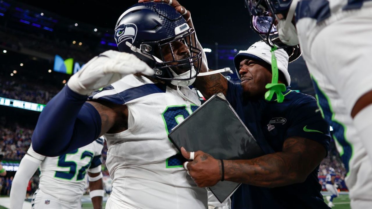 Rookie Devon Witherspoon scores on 97-yard pick-6 as Seahawks' defense  leads Seattle over Giants – KGET 17