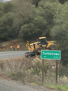 Big Rig stuck in Tuttletown area of Tuolumne County -- Laura Kampa