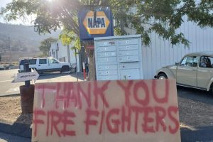 Copperopolis community members thank firefighters for their work on the Aero Fire