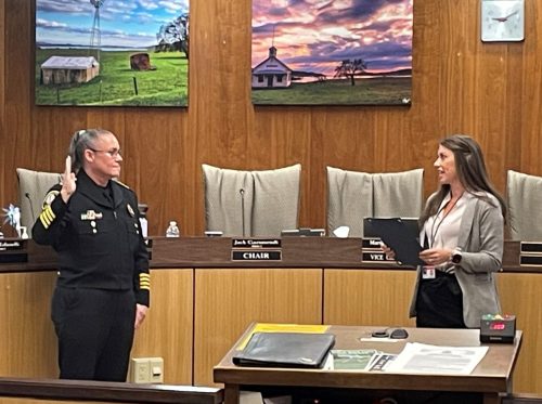 New Sheriff Rachelle Whiting takes oath of office