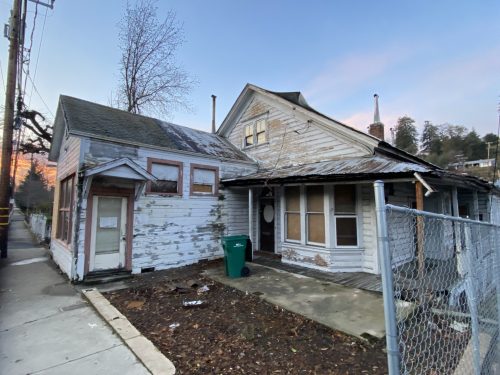 Home at 290 South Stewart Street in Sonora