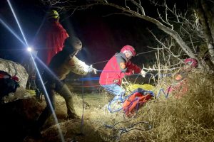 TCSO SAR team performing the rope rescue