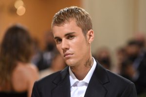 JUSTIN BIEBER