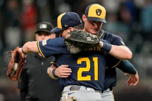 Brewers Braves Baseball