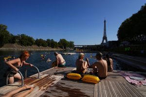 APTOPIX France Seine Swimming