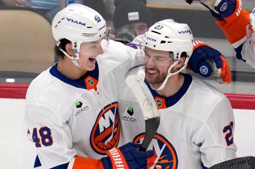 Islanders Penguins Hockey