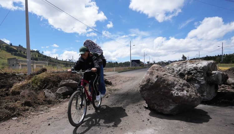 Ecuador Roadblocks