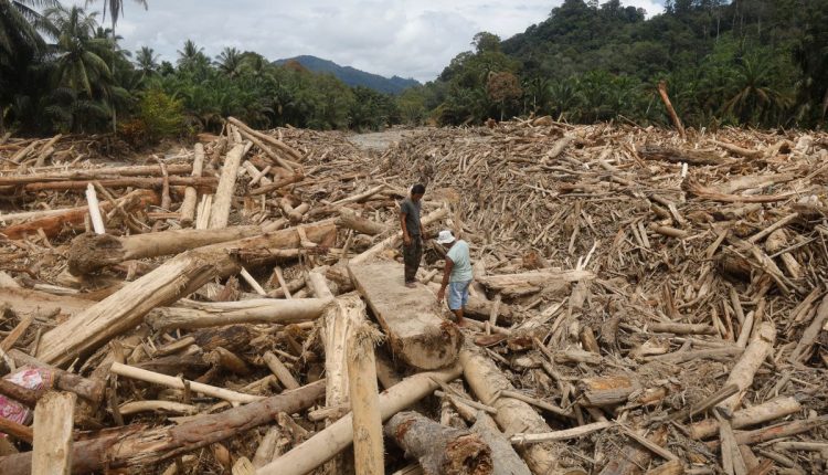 APTOPIX Indonesia Extreme Weather Asia Flooding