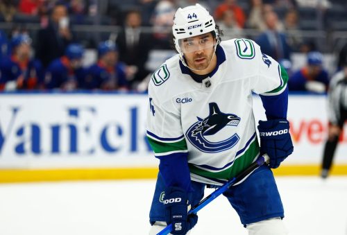 Canucks Islanders Hockey