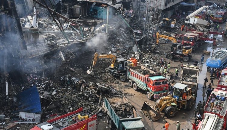 APTOPIX Pakistan Shopping Plaza Fire