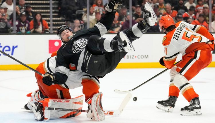 APTOPIX Kings Ducks Hockey