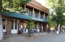 City Hotel Restaurant - photo courtesy of Leslie Davis