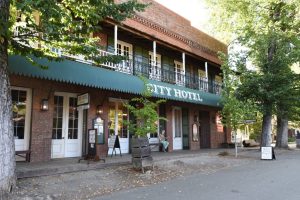 City Hotel Restaurant - photo courtesy of Leslie Davis