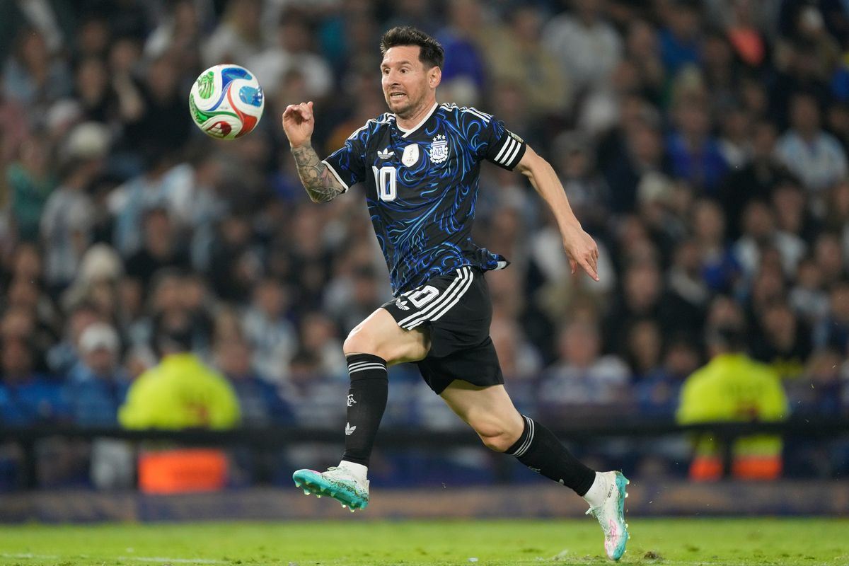 Argentina beats Mauritania 2-1 as fans roar for Messi to chase a sixth World Cup