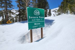 Sonora Pass Highway 108 signage—Caltrans District 10 photo