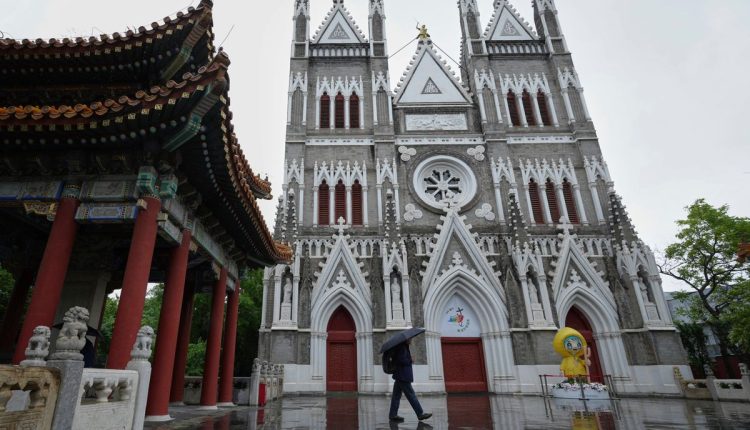 China Catholic Under Pressure