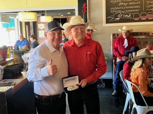 Roger Canepa awarded the Top Hand from Dan Durnall - Photo by: BJ Hansen
