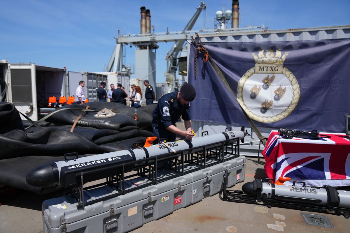mymotherlode.com - AP News - Britain's navy prepares to clear mines in the Strait of Hormuz while waiting for a peace deal