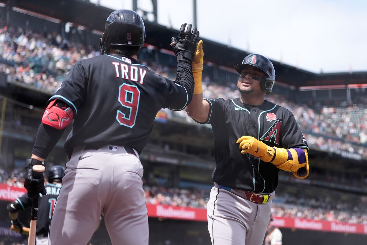 Marte's 4-hit day helps Kelly win 4th straight start as D-backs beat Giants 6-2