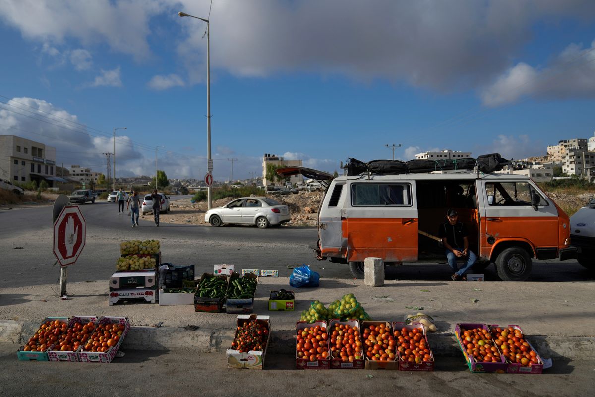 mymotherlode.com - AP News - The economy in the occupied West Bank is being dismantled, report says