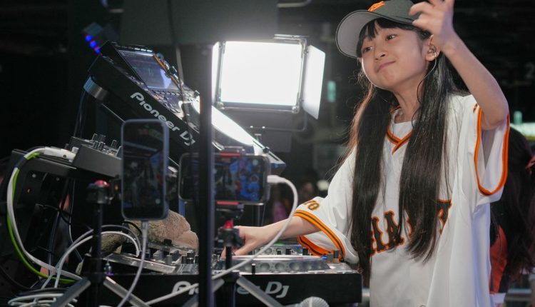 Japan Child DJ