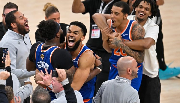 CORRECTION APTOPIX NBA Finals Knicks Spurs Basketball
