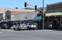 Truck loses tire in downtown Sonora