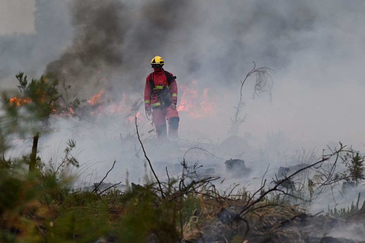 mymotherlode.com - AP News - Wildfires in France drive 250,000 people from their homes and creep toward wine city of Bordeaux
