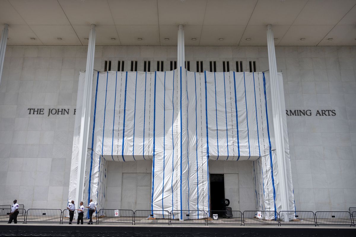 Beatty asks court to block Trump name return at Kennedy Center