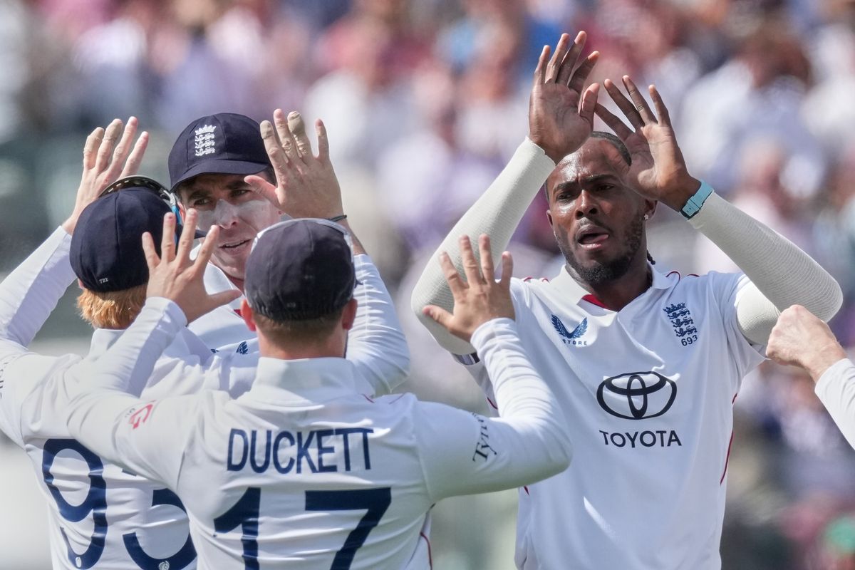 England leaves Pakistan 16-2 by lunch after being bowled out for 290 at Lord’s