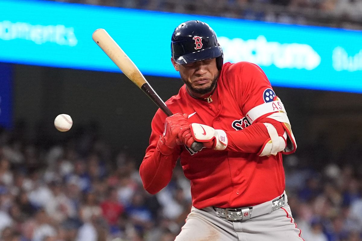 Red Sox All-Star Willson Contreras exits after 95-mph pitch clips his helmet