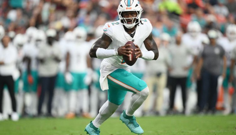 Dolphins Commmanders Football