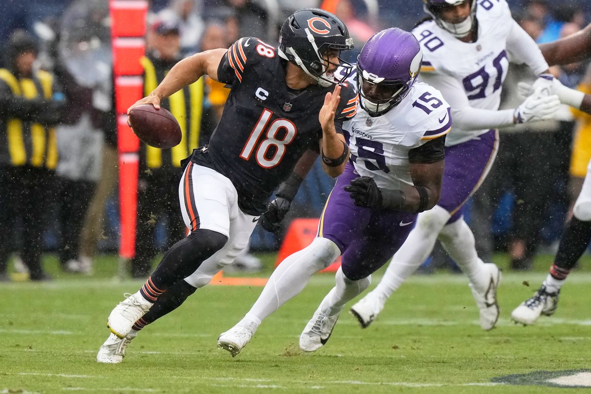 Bears quarterback Caleb Williams leaves with right leg injury -  myMotherLode.com