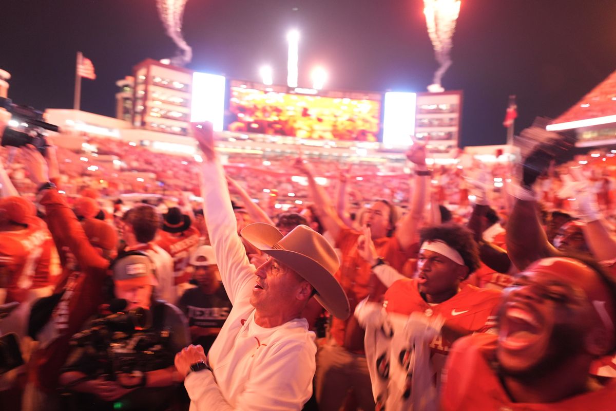 Texas rises to No. 1 in AP poll, Ohio State and Oregon tumble and Michigan returns to the Top 25 - myMotherLode.com