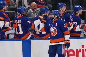 Canucks Islanders Hockey