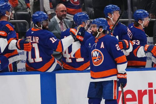 Canucks Islanders Hockey
