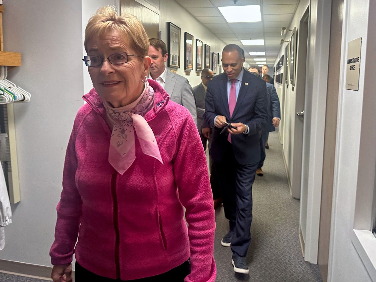 mymotherlode.com - AP News - Jeffries likes Democrats' chances in race for the House as he campaigns in Ohio